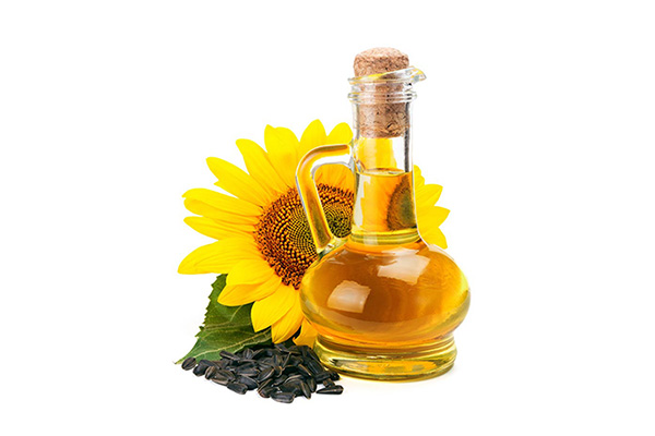 Crude and refined sunflower oil